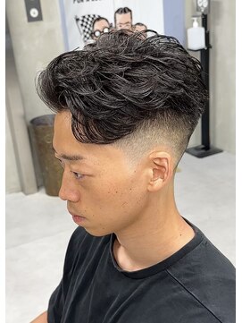 バジー バイ ディーアンドティー(Buzzy by D&T) フェード/毛流れ/ラルフカール