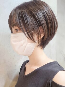 エリマ 横浜西口(elima) 横浜西口大人ショートレイヤーカットベージュカラー丸みボブ◎