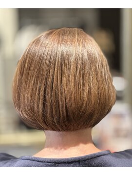 アンジー(Angee) 白髪が伸びても目立ちにくい、ベージュカラーで自然な仕上がりに