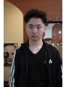 エディ(Edy) メンズウルフカットスパイキーショートスキンフェード眉毛カット