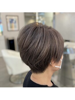 アレックスウェアハウス(alex warehouse)の写真/暗くなりすぎず自然で軽やかな印象へ◎地肌に優しいオーガニック商材で魅せる、大人の上質白髪染め