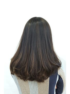 ティンク 横浜(Tink) カラー剤で『ハイライトだけ×同化×対比♪』