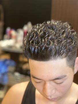 ヘアーモードキクチ 神田日銀通り店 オールバックパーマ