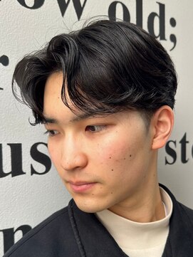 ノーエン(noen) センターパートスパイラルパーマツーブロック刈り上げメンズヘア