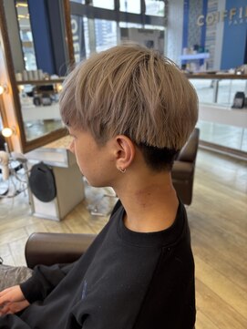 コワファースト 大分(COIFF1RST) ハイトーンマッシュショート