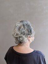 アパートメント オブ ソロン(The Apartment of Solon)&nbsp;【Aya】オシャレな白髪スタイル