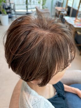 【南森町駅すぐ！】気になる白髪を活かしつつ、白髪ぼかしができる！通えば通うほど美しい髪へ◎