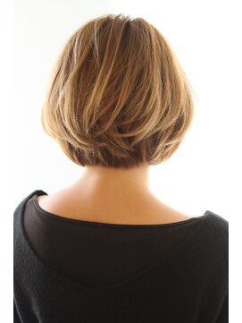 レウナ 外苑前(Reuna) お手入れ簡単丸みが可愛いコンパクトボブ　大人可愛い