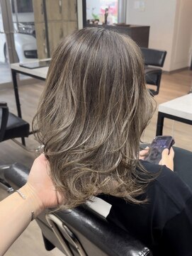 ヴィフ 大船(VIF) ハイライトカラー白髪ぼかし脱白髪染めレイヤーカットくびれヘア