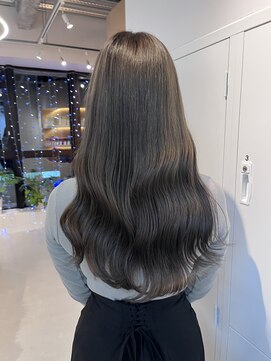 シダ(sida SAIIN) 20代30代透明感たっぷりグレーベージュ