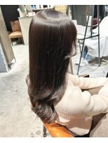 インス(ensue)&nbsp;大人美人艶カラーブラウンベージュ小顔カットレイヤーロング