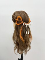 エメティ(Aimerty)&nbsp;カラーエクステを使ったハーフアップ