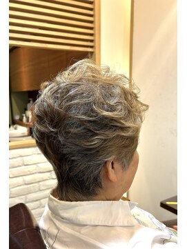 ヘアー グリーン(hair green) 60代70代ショート/ハイトーンカラー