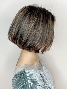オアシスアヴェダ(OASIS AVEDA) 担当吉岡 ハイライトグラデーションボブ