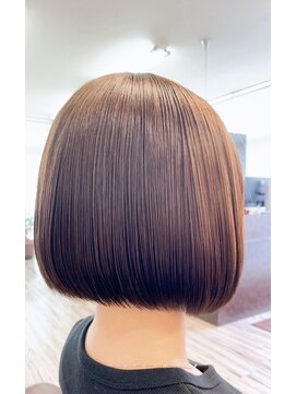 ベルタ(belta) 切りっぱなしボブ×うる艶カラー