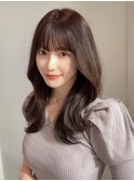 後れ毛が可愛い顔周りハイレイヤーロングチェリーブラウン