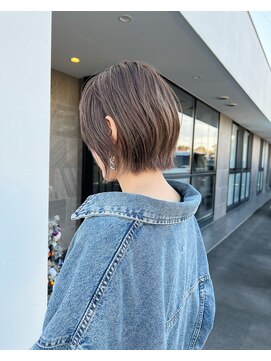 メゾン アヴァロ(Maison Avallo) シアーカラーのブラントボブ