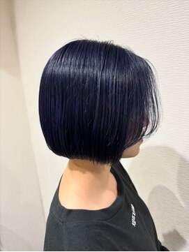 シェリー(Cherie) クールなブルーブラックボブ