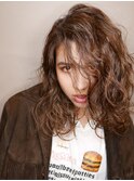 70年代を感じさせるボヘミアンウェーブヘア