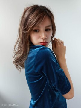 ルティア(Lutia) ゆるふわウェーブ アッシュベージュ★★