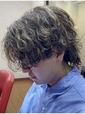 ウルフカット　波巻きパーマ　ハイライト