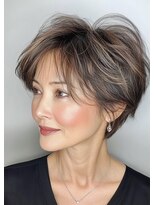 アヴァンス プロデュース バイ エガオ 大阪梅田店(AVANCE. PRODUCED by EGAO)&nbsp;白髪ぼかし＋くびれショート+50代60代ヘアースタイル【AVANCE 】