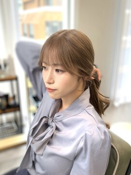 シェス 梅田茶屋町(shes) 顔周りカット+ミルクティーベージュ/アリサ