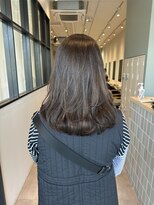 アヴェリー(avely)&nbsp;ミディアムレイヤー/グレージュカラー/髪質改善/トリートメント