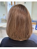 白髪染めで透明感明るいアッシュベージュで楽しむ白髪ぼかしボブ