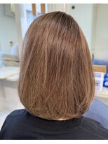 ユーアンドアイ(you & i)&nbsp;白髪染めで透明感明るいアッシュベージュで楽しむ白髪ぼかしボブ