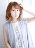 ハイトーンベージュの外はねゆるカール