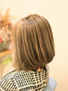 リビーチ ヘア リゾート 赤羽(Rebeach HAIR RESORT) 【赤羽リビーチ】ハイトーンアッシュハイライト×前下がりボブ