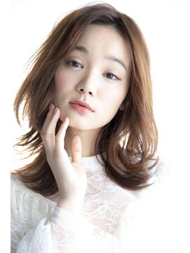 ビューティーアンドケアカロン(Beauty and Care CALON) 【銀座】潤い溢れる色気に血色感を肌色に映すコーラルベージュ