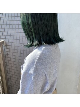 シーラス(cirrus) 【mori担当】ディープグリーン×伸ばしかけ平行ボブ20代/30代