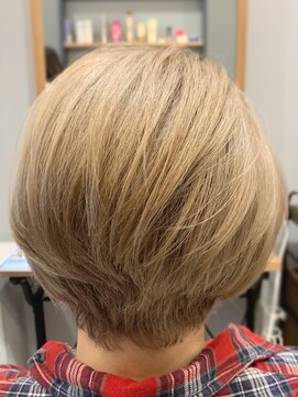 グラッシー センター北店(GLASSI) 【GLASSI】大人かわいい小顔ショート★ハイトーン★脱白髪染め