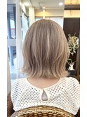 大人可愛い外ハネボブ ブリーチ有りミルクティーグレージュ