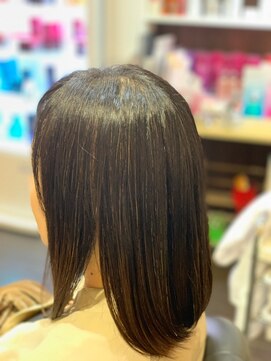 サックスヘアー(Saks hair) ナチュラルストレートスタイル[おすすめはイルミナカラー ]