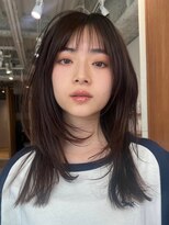 ノイカーム(noi Calm)&nbsp;顔周りレイヤーカットくびれヘアミルクティーベージュカラー