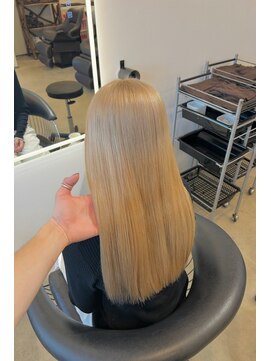 クオン 伊勢崎(QUON.) ホワイトベージュ