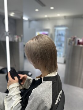 アルドーレフィエロ シンサイバシ(Ardore fiero shinsaibashi) ミルクティーベージュ