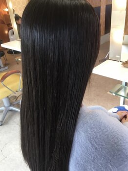 アバンティーの写真/まっすぐになりすぎない“地毛風”ストレートが人気◇年齢による髪の変化に寄り添い、本来の美しさを引出す