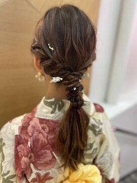 ヘアーストラ(hair Stola) 〔見坊 智美〕浴衣に似合う編みおろしローポニー