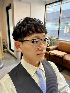 ニール(Neal) 【Neal 新宿/西新宿】　ビジネスマン パーマスタイル〈SAKU〉