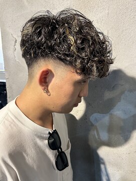 ニアウ 高崎店(Niau) スペインカールメンズマッシュフェードバーバー外人風高崎眉毛