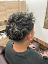 ヒカリ バイ イサミ 西川口(Hikari by ISAMI)&nbsp;韓国マッシュスペインカールスパイキーショート〈理容室〉西川口