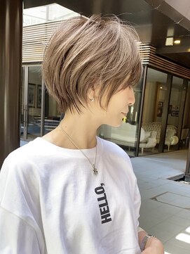 ラフ 立川(Laff) ショートヘアショートボブ白髪ぼかしハイライトカラーボブ