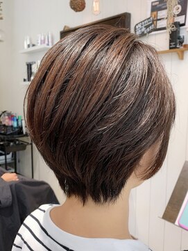 ビーフォーユー(B4U) お手入れ簡単・ふんわりショート！