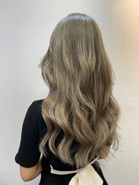 フツーロ 栄(FUTURO) プルエクステ