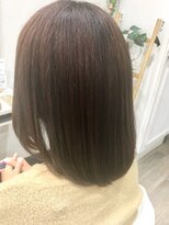 エルデ ナインズ ヘアー スタンド 川口店(elde 9's HAIR STAND) グレージュひし形シルエットの大人かわいい切りっぱなしボブ