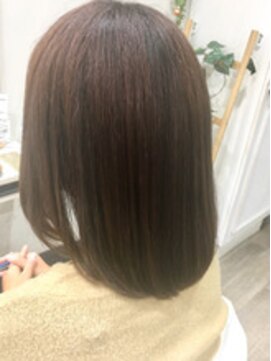 エルデ ナインズ ヘアー スタンド 川口店(elde 9's HAIR STAND) グレージュひし形シルエットの大人かわいい切りっぱなしボブ